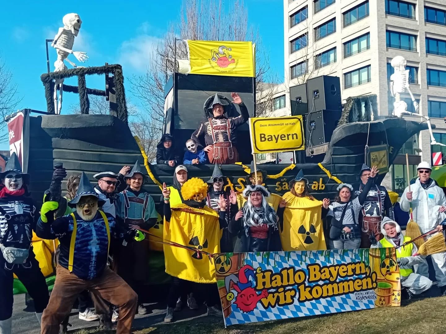 Braunschweiger Atomnarren beim Schoduvel ☢️ mit Unterstützung von @gruene_bs 🌻
#schoduvel #braunschweig #schoduvelbraunschweig #karneval #atomkraftneindanke