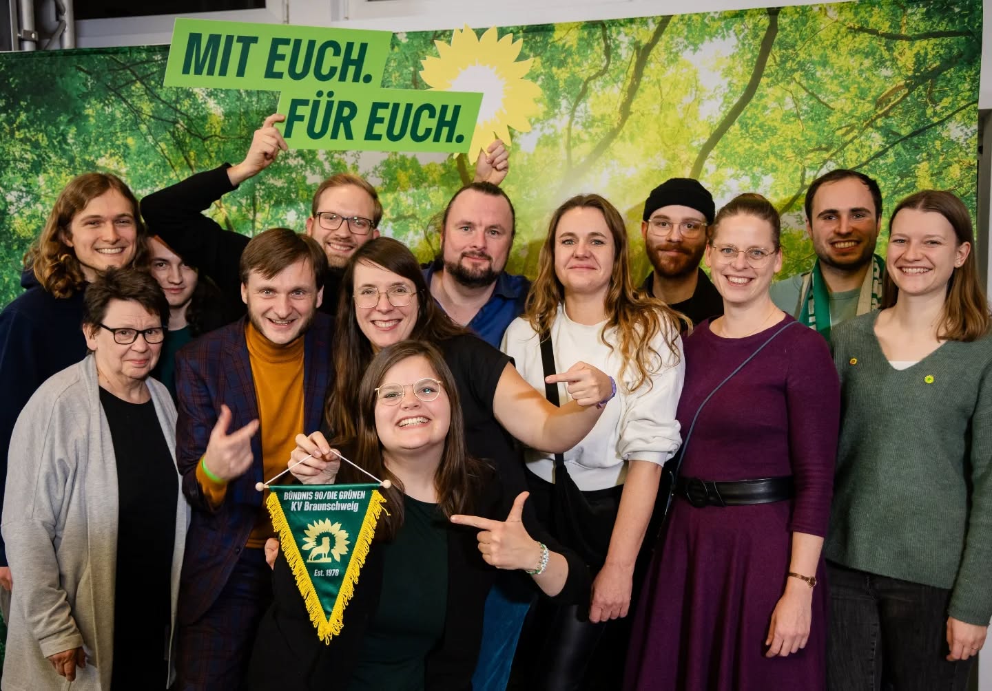 Wow, was war das für ein Tag 🤯

In über 10 Stunden entstand eine wunderbare niedersächsische Landesliste für die Bundestagswahl am 23.02.2025 💚
Unsere Kandidatin @lisa.jalyschko (@gruene_bs) hat nach einer hammermäßigen Rede den 11. Listenplatz erreichen können 🎉

📸 Fotos 1,2, 3 &5: Sven Brauers/brauers.com
.
.
.
.
.

#braunschweig #hannover #niedersachsen #ldk #gruene